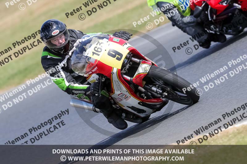 Vintage motorcycle club;eventdigitalimages;mallory park;mallory park trackday photographs;no limits trackdays;peter wileman photography;trackday digital images;trackday photos;vmcc festival 1000 bikes photographs