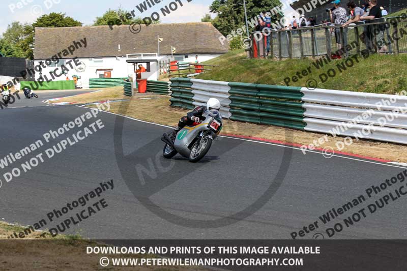 Vintage motorcycle club;eventdigitalimages;mallory park;mallory park trackday photographs;no limits trackdays;peter wileman photography;trackday digital images;trackday photos;vmcc festival 1000 bikes photographs