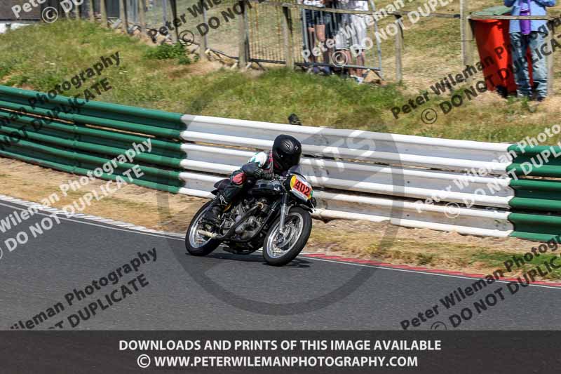 Vintage motorcycle club;eventdigitalimages;mallory park;mallory park trackday photographs;no limits trackdays;peter wileman photography;trackday digital images;trackday photos;vmcc festival 1000 bikes photographs