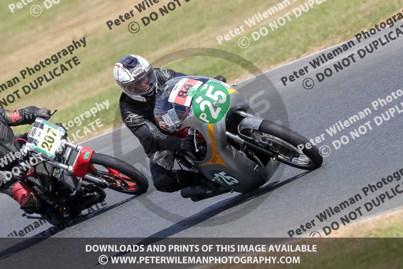 Vintage motorcycle club;eventdigitalimages;mallory park;mallory park trackday photographs;no limits trackdays;peter wileman photography;trackday digital images;trackday photos;vmcc festival 1000 bikes photographs