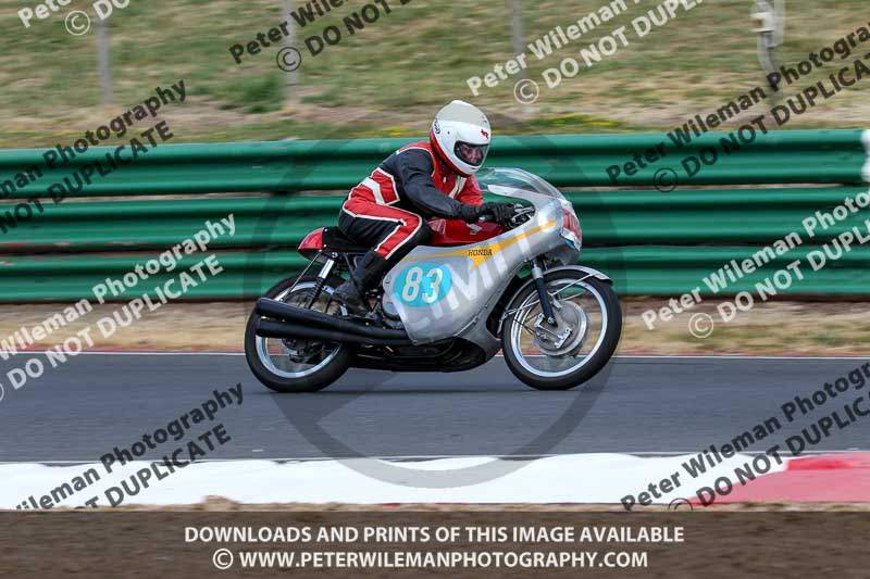 Vintage motorcycle club;eventdigitalimages;mallory park;mallory park trackday photographs;no limits trackdays;peter wileman photography;trackday digital images;trackday photos;vmcc festival 1000 bikes photographs