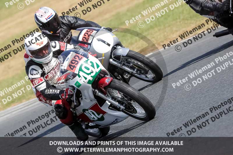 Vintage motorcycle club;eventdigitalimages;mallory park;mallory park trackday photographs;no limits trackdays;peter wileman photography;trackday digital images;trackday photos;vmcc festival 1000 bikes photographs