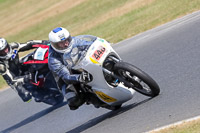 Vintage-motorcycle-club;eventdigitalimages;mallory-park;mallory-park-trackday-photographs;no-limits-trackdays;peter-wileman-photography;trackday-digital-images;trackday-photos;vmcc-festival-1000-bikes-photographs