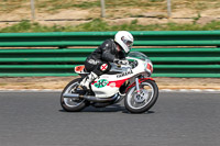 Vintage-motorcycle-club;eventdigitalimages;mallory-park;mallory-park-trackday-photographs;no-limits-trackdays;peter-wileman-photography;trackday-digital-images;trackday-photos;vmcc-festival-1000-bikes-photographs