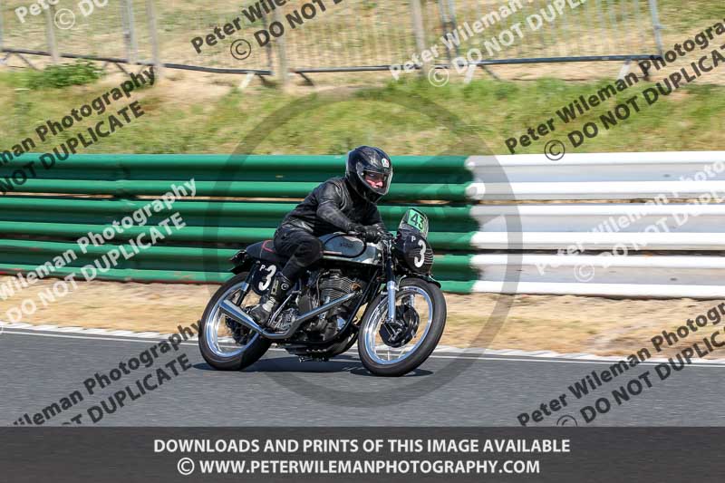 Vintage motorcycle club;eventdigitalimages;mallory park;mallory park trackday photographs;no limits trackdays;peter wileman photography;trackday digital images;trackday photos;vmcc festival 1000 bikes photographs