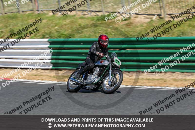 Vintage motorcycle club;eventdigitalimages;mallory park;mallory park trackday photographs;no limits trackdays;peter wileman photography;trackday digital images;trackday photos;vmcc festival 1000 bikes photographs