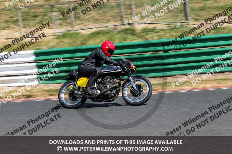 Vintage motorcycle club;eventdigitalimages;mallory park;mallory park trackday photographs;no limits trackdays;peter wileman photography;trackday digital images;trackday photos;vmcc festival 1000 bikes photographs