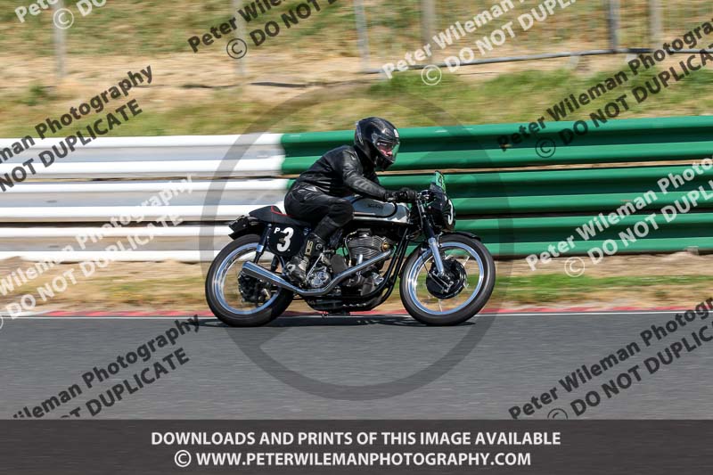 Vintage motorcycle club;eventdigitalimages;mallory park;mallory park trackday photographs;no limits trackdays;peter wileman photography;trackday digital images;trackday photos;vmcc festival 1000 bikes photographs