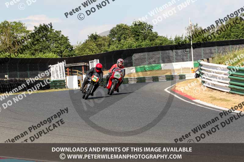 Vintage motorcycle club;eventdigitalimages;mallory park;mallory park trackday photographs;no limits trackdays;peter wileman photography;trackday digital images;trackday photos;vmcc festival 1000 bikes photographs