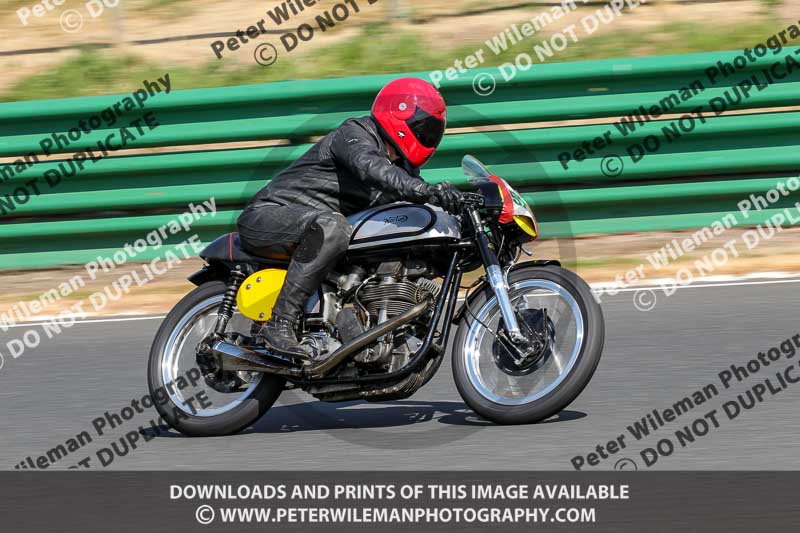 Vintage motorcycle club;eventdigitalimages;mallory park;mallory park trackday photographs;no limits trackdays;peter wileman photography;trackday digital images;trackday photos;vmcc festival 1000 bikes photographs
