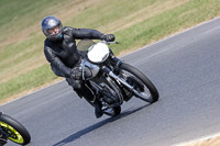 Vintage-motorcycle-club;eventdigitalimages;mallory-park;mallory-park-trackday-photographs;no-limits-trackdays;peter-wileman-photography;trackday-digital-images;trackday-photos;vmcc-festival-1000-bikes-photographs