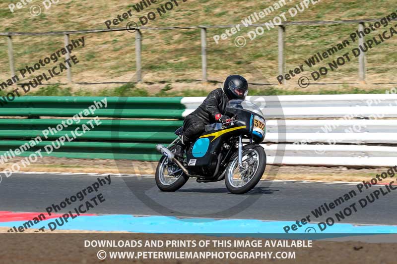 Vintage motorcycle club;eventdigitalimages;mallory park;mallory park trackday photographs;no limits trackdays;peter wileman photography;trackday digital images;trackday photos;vmcc festival 1000 bikes photographs