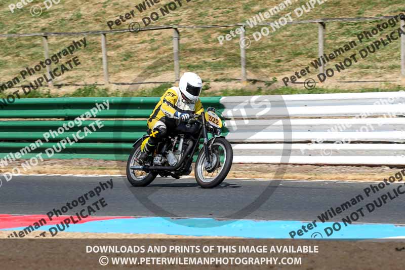 Vintage motorcycle club;eventdigitalimages;mallory park;mallory park trackday photographs;no limits trackdays;peter wileman photography;trackday digital images;trackday photos;vmcc festival 1000 bikes photographs