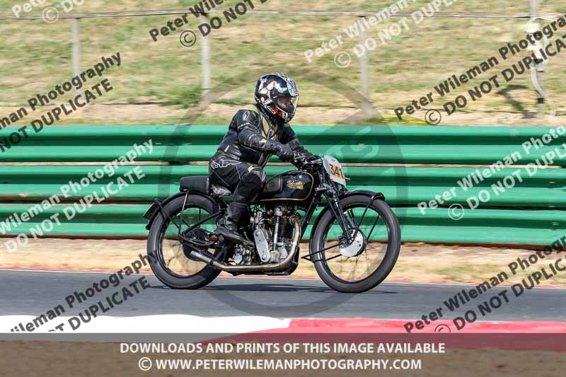 Vintage motorcycle club;eventdigitalimages;mallory park;mallory park trackday photographs;no limits trackdays;peter wileman photography;trackday digital images;trackday photos;vmcc festival 1000 bikes photographs