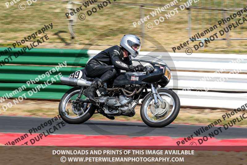Vintage motorcycle club;eventdigitalimages;mallory park;mallory park trackday photographs;no limits trackdays;peter wileman photography;trackday digital images;trackday photos;vmcc festival 1000 bikes photographs