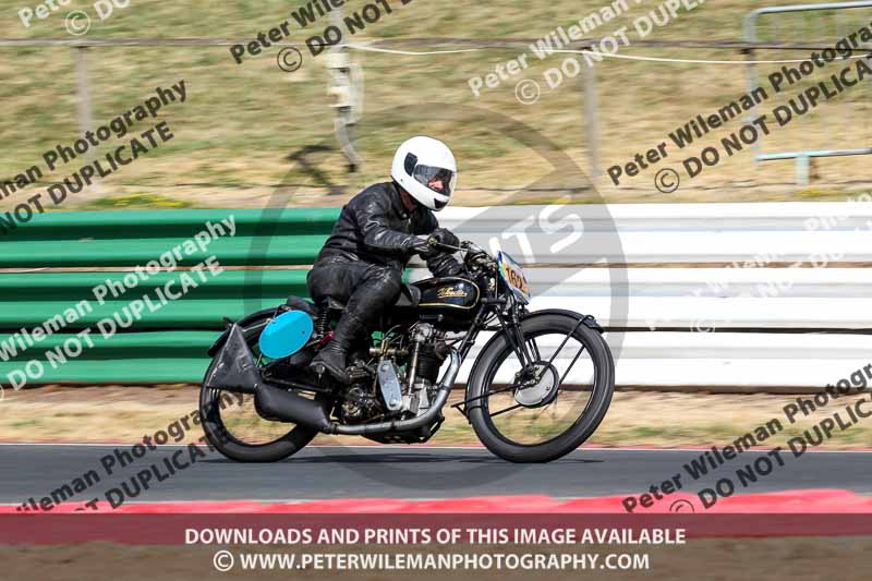 Vintage motorcycle club;eventdigitalimages;mallory park;mallory park trackday photographs;no limits trackdays;peter wileman photography;trackday digital images;trackday photos;vmcc festival 1000 bikes photographs