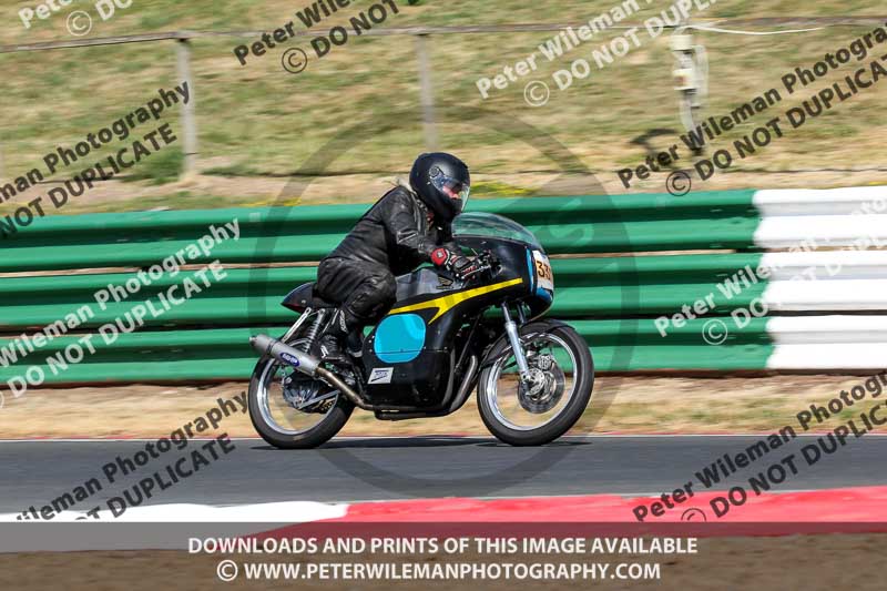 Vintage motorcycle club;eventdigitalimages;mallory park;mallory park trackday photographs;no limits trackdays;peter wileman photography;trackday digital images;trackday photos;vmcc festival 1000 bikes photographs