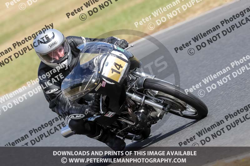 Vintage motorcycle club;eventdigitalimages;mallory park;mallory park trackday photographs;no limits trackdays;peter wileman photography;trackday digital images;trackday photos;vmcc festival 1000 bikes photographs