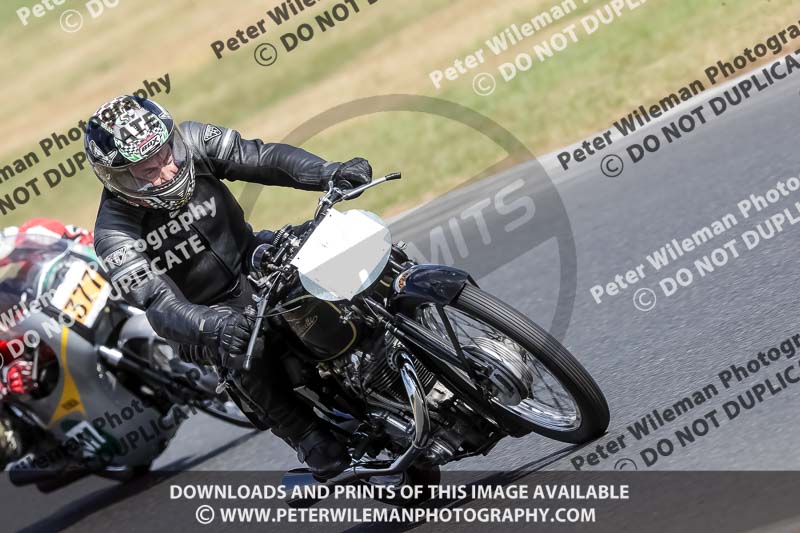 Vintage motorcycle club;eventdigitalimages;mallory park;mallory park trackday photographs;no limits trackdays;peter wileman photography;trackday digital images;trackday photos;vmcc festival 1000 bikes photographs