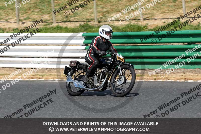 Vintage motorcycle club;eventdigitalimages;mallory park;mallory park trackday photographs;no limits trackdays;peter wileman photography;trackday digital images;trackday photos;vmcc festival 1000 bikes photographs
