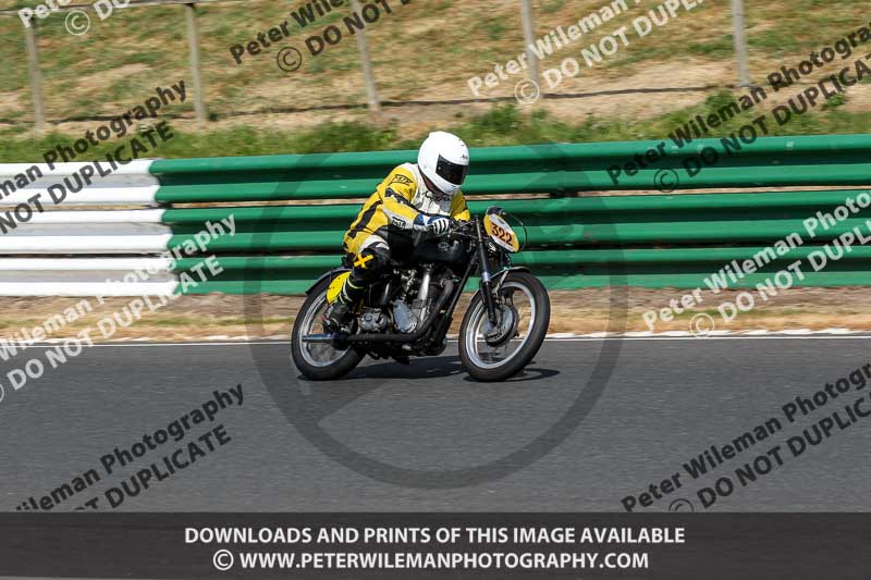 Vintage motorcycle club;eventdigitalimages;mallory park;mallory park trackday photographs;no limits trackdays;peter wileman photography;trackday digital images;trackday photos;vmcc festival 1000 bikes photographs