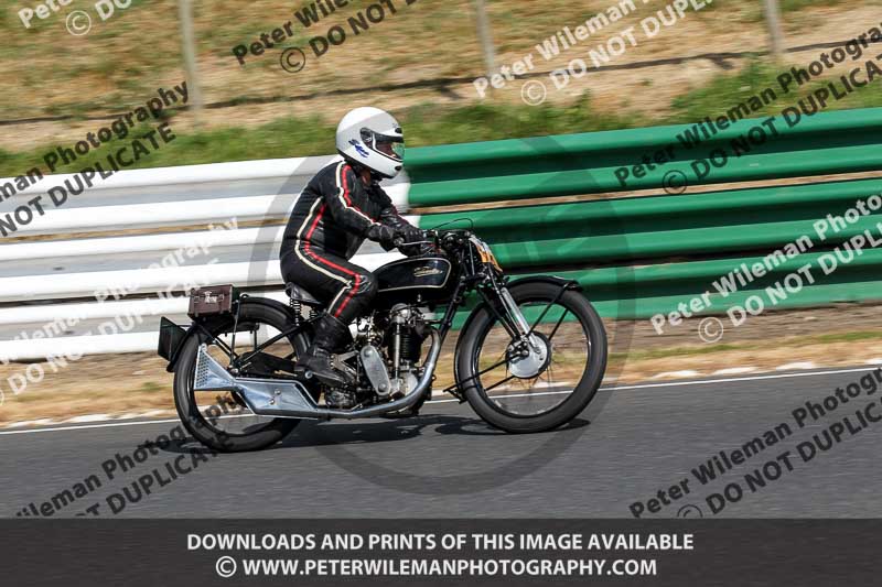 Vintage motorcycle club;eventdigitalimages;mallory park;mallory park trackday photographs;no limits trackdays;peter wileman photography;trackday digital images;trackday photos;vmcc festival 1000 bikes photographs