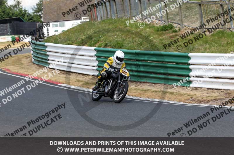 Vintage motorcycle club;eventdigitalimages;mallory park;mallory park trackday photographs;no limits trackdays;peter wileman photography;trackday digital images;trackday photos;vmcc festival 1000 bikes photographs