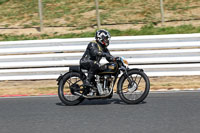 Vintage-motorcycle-club;eventdigitalimages;mallory-park;mallory-park-trackday-photographs;no-limits-trackdays;peter-wileman-photography;trackday-digital-images;trackday-photos;vmcc-festival-1000-bikes-photographs