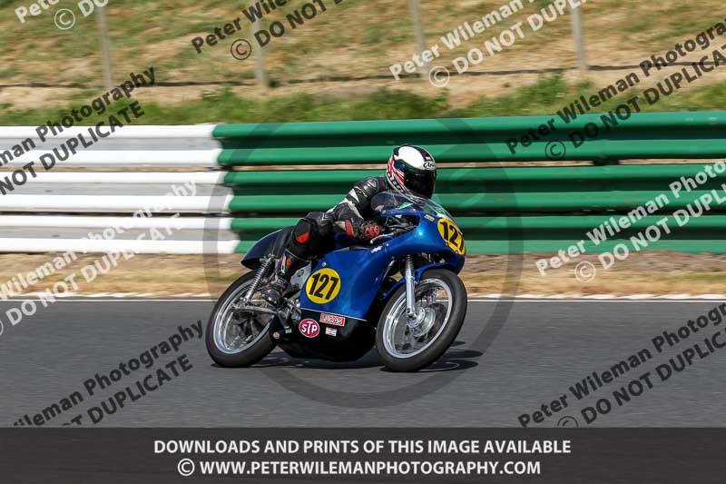 Vintage motorcycle club;eventdigitalimages;mallory park;mallory park trackday photographs;no limits trackdays;peter wileman photography;trackday digital images;trackday photos;vmcc festival 1000 bikes photographs