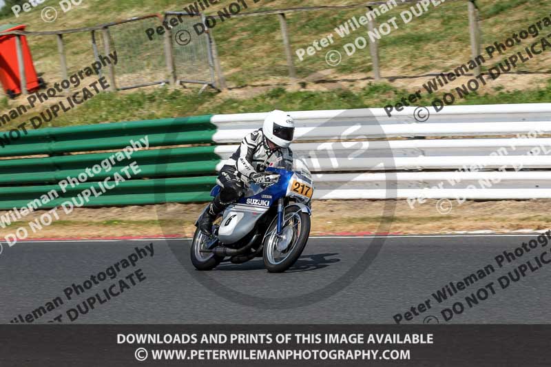 Vintage motorcycle club;eventdigitalimages;mallory park;mallory park trackday photographs;no limits trackdays;peter wileman photography;trackday digital images;trackday photos;vmcc festival 1000 bikes photographs
