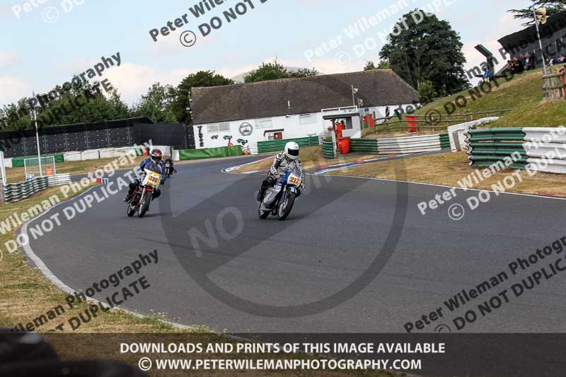 Vintage motorcycle club;eventdigitalimages;mallory park;mallory park trackday photographs;no limits trackdays;peter wileman photography;trackday digital images;trackday photos;vmcc festival 1000 bikes photographs