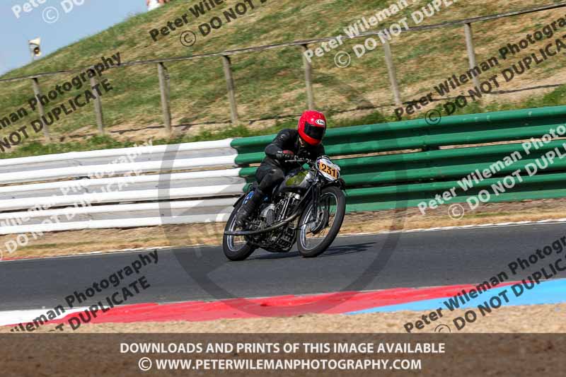 Vintage motorcycle club;eventdigitalimages;mallory park;mallory park trackday photographs;no limits trackdays;peter wileman photography;trackday digital images;trackday photos;vmcc festival 1000 bikes photographs