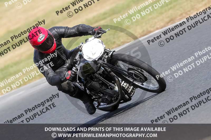 Vintage motorcycle club;eventdigitalimages;mallory park;mallory park trackday photographs;no limits trackdays;peter wileman photography;trackday digital images;trackday photos;vmcc festival 1000 bikes photographs