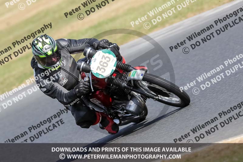 Vintage motorcycle club;eventdigitalimages;mallory park;mallory park trackday photographs;no limits trackdays;peter wileman photography;trackday digital images;trackday photos;vmcc festival 1000 bikes photographs