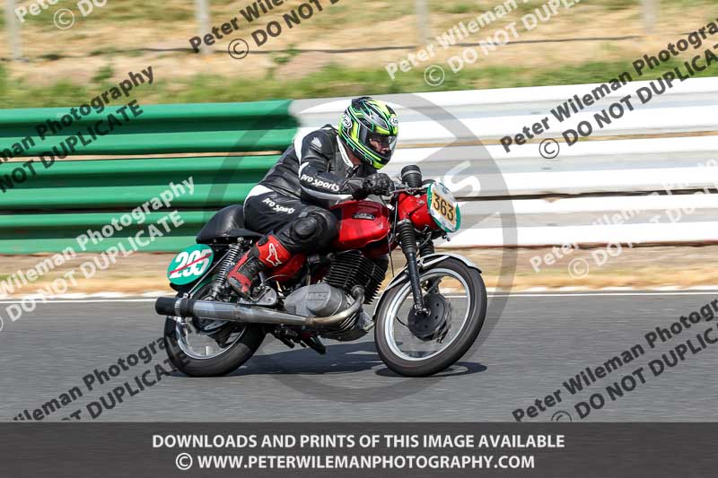 Vintage motorcycle club;eventdigitalimages;mallory park;mallory park trackday photographs;no limits trackdays;peter wileman photography;trackday digital images;trackday photos;vmcc festival 1000 bikes photographs