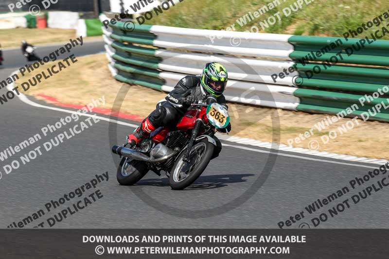Vintage motorcycle club;eventdigitalimages;mallory park;mallory park trackday photographs;no limits trackdays;peter wileman photography;trackday digital images;trackday photos;vmcc festival 1000 bikes photographs