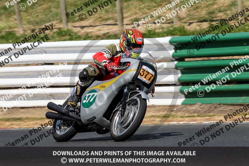 Vintage motorcycle club;eventdigitalimages;mallory park;mallory park trackday photographs;no limits trackdays;peter wileman photography;trackday digital images;trackday photos;vmcc festival 1000 bikes photographs