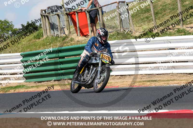 Vintage motorcycle club;eventdigitalimages;mallory park;mallory park trackday photographs;no limits trackdays;peter wileman photography;trackday digital images;trackday photos;vmcc festival 1000 bikes photographs