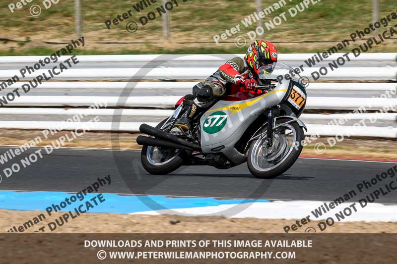 Vintage motorcycle club;eventdigitalimages;mallory park;mallory park trackday photographs;no limits trackdays;peter wileman photography;trackday digital images;trackday photos;vmcc festival 1000 bikes photographs