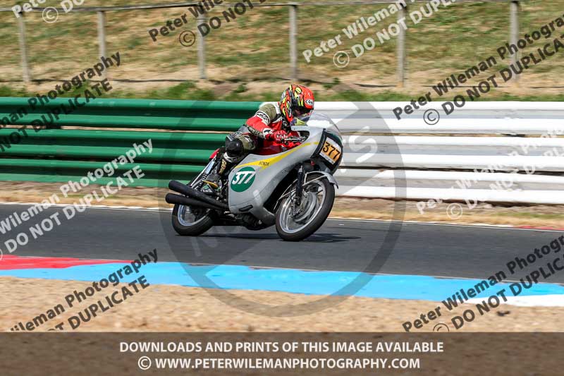 Vintage motorcycle club;eventdigitalimages;mallory park;mallory park trackday photographs;no limits trackdays;peter wileman photography;trackday digital images;trackday photos;vmcc festival 1000 bikes photographs