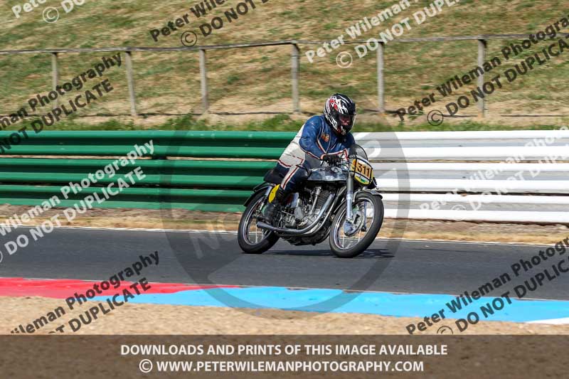 Vintage motorcycle club;eventdigitalimages;mallory park;mallory park trackday photographs;no limits trackdays;peter wileman photography;trackday digital images;trackday photos;vmcc festival 1000 bikes photographs