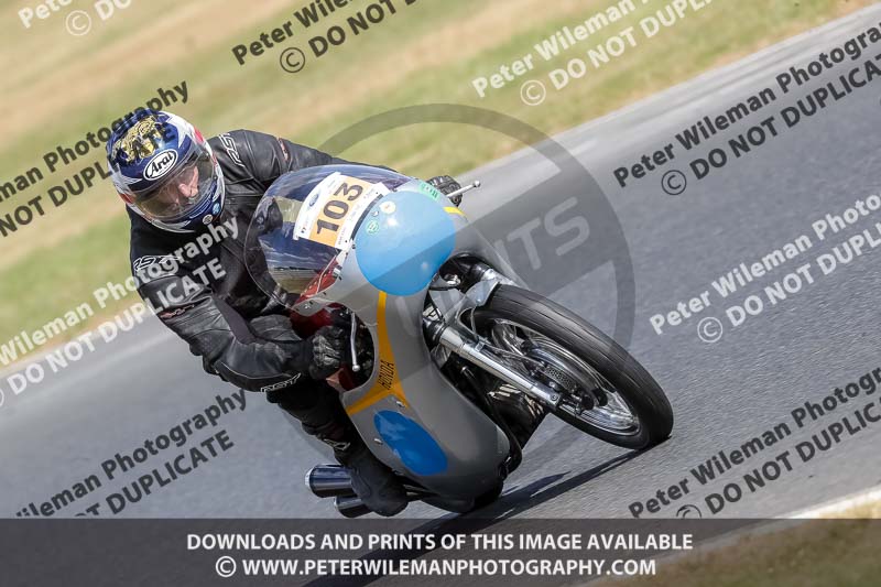 Vintage motorcycle club;eventdigitalimages;mallory park;mallory park trackday photographs;no limits trackdays;peter wileman photography;trackday digital images;trackday photos;vmcc festival 1000 bikes photographs