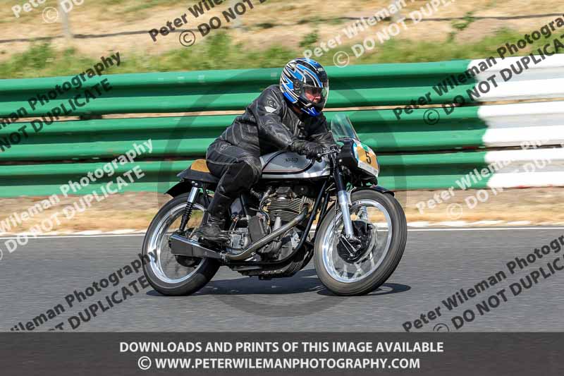 Vintage motorcycle club;eventdigitalimages;mallory park;mallory park trackday photographs;no limits trackdays;peter wileman photography;trackday digital images;trackday photos;vmcc festival 1000 bikes photographs