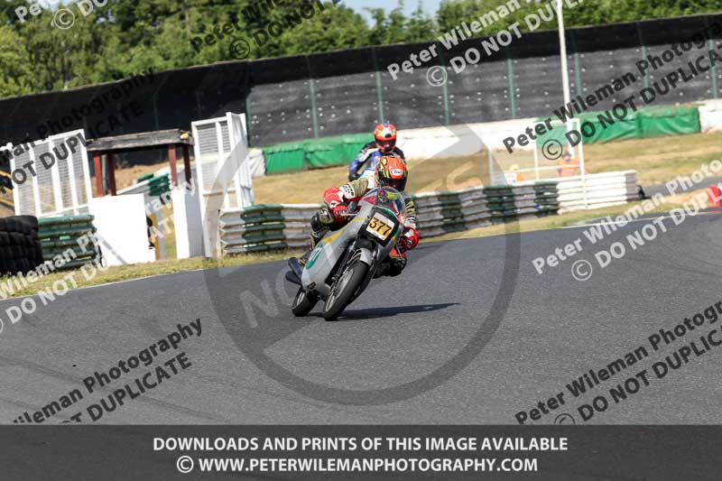 Vintage motorcycle club;eventdigitalimages;mallory park;mallory park trackday photographs;no limits trackdays;peter wileman photography;trackday digital images;trackday photos;vmcc festival 1000 bikes photographs