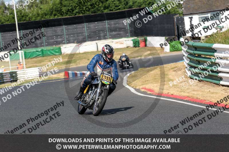 Vintage motorcycle club;eventdigitalimages;mallory park;mallory park trackday photographs;no limits trackdays;peter wileman photography;trackday digital images;trackday photos;vmcc festival 1000 bikes photographs