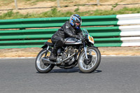 Vintage-motorcycle-club;eventdigitalimages;mallory-park;mallory-park-trackday-photographs;no-limits-trackdays;peter-wileman-photography;trackday-digital-images;trackday-photos;vmcc-festival-1000-bikes-photographs