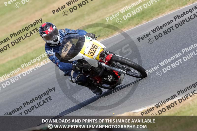 Vintage motorcycle club;eventdigitalimages;mallory park;mallory park trackday photographs;no limits trackdays;peter wileman photography;trackday digital images;trackday photos;vmcc festival 1000 bikes photographs