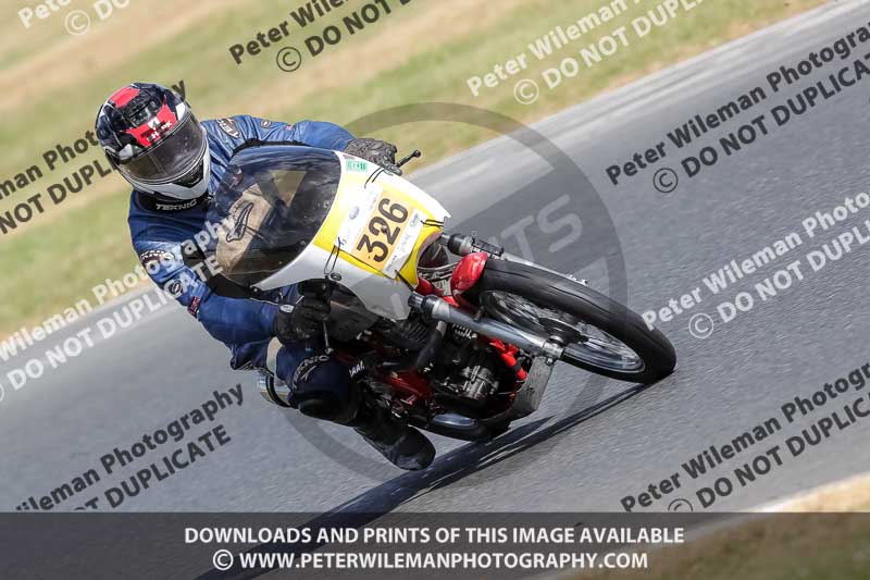 Vintage motorcycle club;eventdigitalimages;mallory park;mallory park trackday photographs;no limits trackdays;peter wileman photography;trackday digital images;trackday photos;vmcc festival 1000 bikes photographs