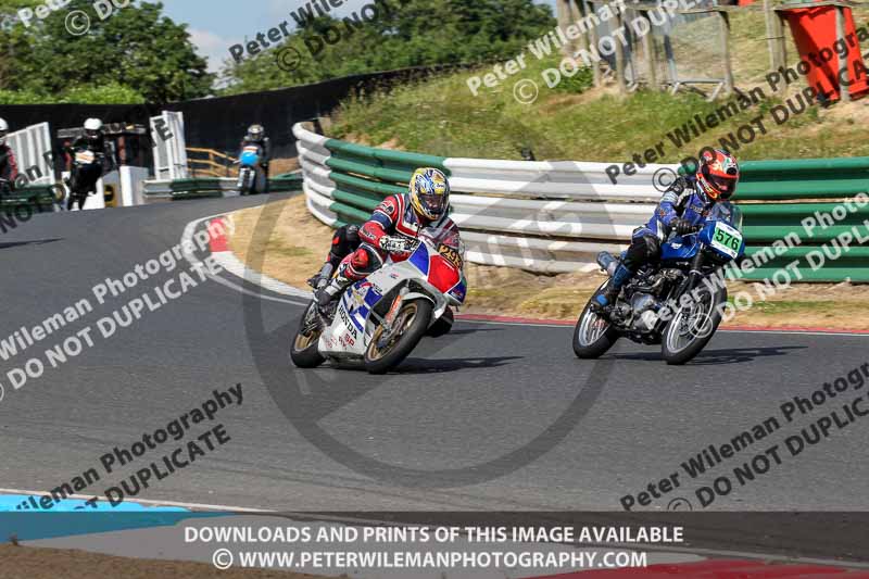 Vintage motorcycle club;eventdigitalimages;mallory park;mallory park trackday photographs;no limits trackdays;peter wileman photography;trackday digital images;trackday photos;vmcc festival 1000 bikes photographs