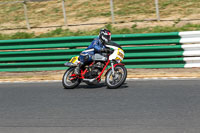 Vintage-motorcycle-club;eventdigitalimages;mallory-park;mallory-park-trackday-photographs;no-limits-trackdays;peter-wileman-photography;trackday-digital-images;trackday-photos;vmcc-festival-1000-bikes-photographs